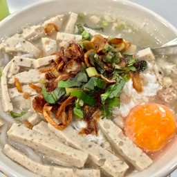 ก๋วยจั๊บ หมูยอ + ไข่ตอก