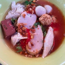 ก๋วยเตี๋ยวเย็นตาโฟลูกชิ้นปลา