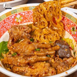 ก๋วยเตี๋ยวไก่มะระเจ้าเก่าตลาดโคลิเซี่ยม 1639378nN