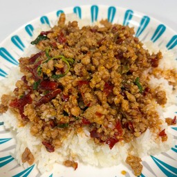 ข้าวกะเพราหมูสับใส่พริกแห้ง