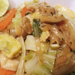 ผัดขี้เมา เส้นเล็ก เส้นใหญ่ หมี่ขาว เลีอกได้ค่ะ