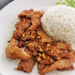 ข้าวหมูกระเทียม