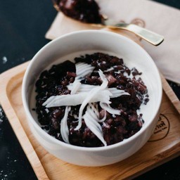 ข้าวเหนียวดำ เผือก มะพร้าวอ่อน