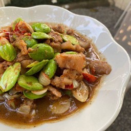 ผัดกะปิสะตอ ราดข้าว