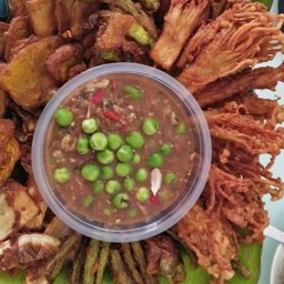ร้านลาบยายน้อย อาหารตามสั่ง กองช้าง 12 ร้านลาบยายน้อย อาหารตามสั่ง กองช้าง 12