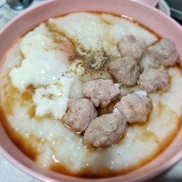 โจ๊กหมูเนื้อ by แม่เปรม