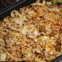 ผัดมาม่าหมูสับ+ไข่