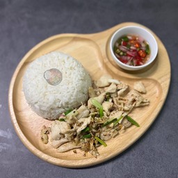ข้าวผัดกระเทียมพริกไทย+ไข่ดาว