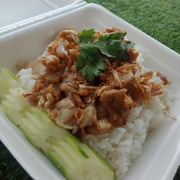 ผัดกระเทียมราดข้าว