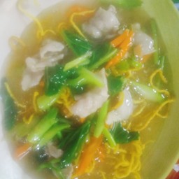 หมี่กรอบราดหน้าหมูหมัก