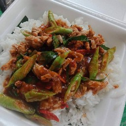 ข้าวผัดพริกแกง