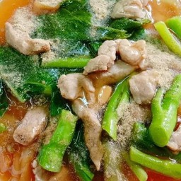 ราดหน้า หมู (เส้นใหญ่)