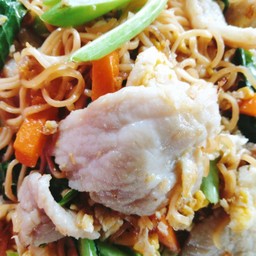 ผัดไวไวหมูหมักใส่ไข่