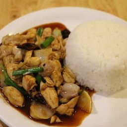 ไก่ผัดน้ำมันหอยราดข้าว(RBH 50B.)