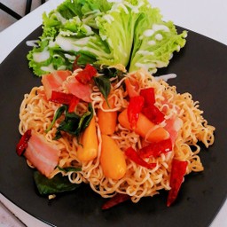 มาม่าผัดพริกแห้งเบคอน (เผ็ชจัดจ้าน ย่านบางสีทองค่ะ)