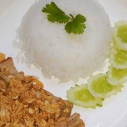 ข้าวหมูหมักทอดกระเทียม