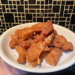 สามชั้นทอดกระเทียม