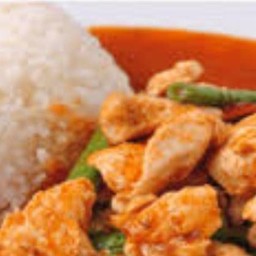 ข้าวผัดพริกแกงไก่