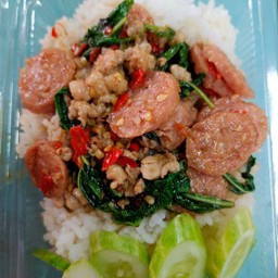 กระเพราแหนม ราดข้าว