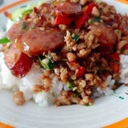 กระเพราหมูสับกุนเชียง