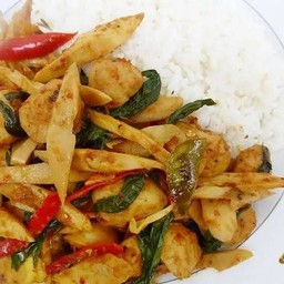 กระเพราหน่อไม้ราดข้าว