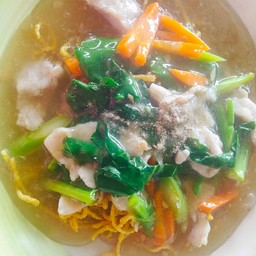 ราดหน้าหมี่กรอบ
