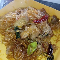 ผัดกะเพราวุ้นเส้นหมูสับ