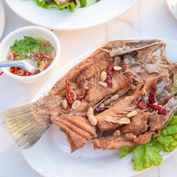 ปลากระพงทอดน้ำปลา