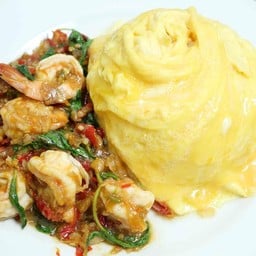 ข้าวกะเพรากุ้งไข่ข้น