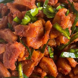 ข้าวกากหมูผัดพริกแกง