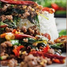 ข้าวกะเพราเนื้อโคขุน