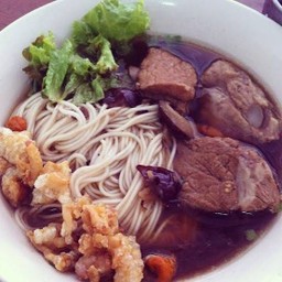 เส้นหมี่ซี่โครงหมู ธรรมดา