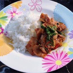 ข้าวกะเพราเบคอน