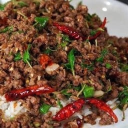 ข้าวกะเพราเนื้อสับ