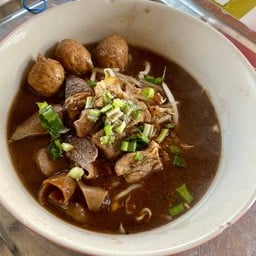 ก๋วยเตี๋ยวเรือคันคลองสูตรโบราณ(บ้านเหล่า สูงเม่น)