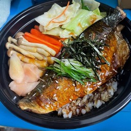 ข้าวหน้าปลาซาบะย่างซอส