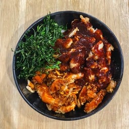 ข้าวไก่ราดซอสฮอตสไปซี่