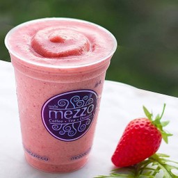 Strawberry yogurt frappe