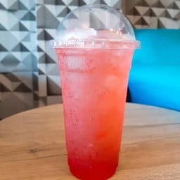สตอเบอรี่โซดา
