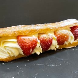 Strawberry éclair