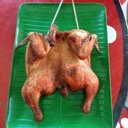 แหม่มเอ้ไก่อบโอ่ง น่องอบโอ่ง บ้านเลขที่ 15/59 ซอยสุคันธี 17 ถนนพิชัยณรงค์สงคราม ตำบลปากเพียว อำเภอเม