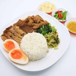 ข้าวมันไก่/ข้าวขาหมู เจ๊แต (สายไหม56)