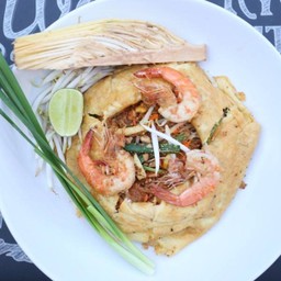 Egg Noodles with Fresh Shrimp Wrap