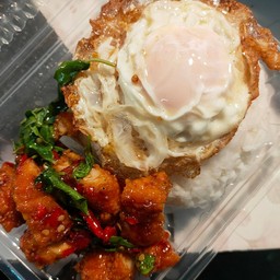 ข้าวกระเพราไก่กรอบ