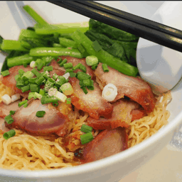 เมื่อสั่ง บะหมี่หมูแดง ลดพิเศษ!