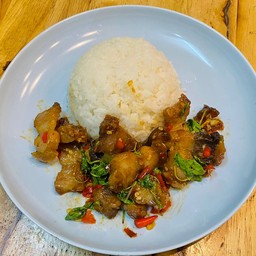 ข้าวกะเพราหมูกรอบ/หมูสามชั้นสไลด์