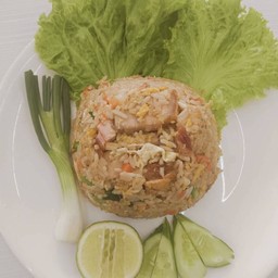 ข้าวผัดหมูกรอบ