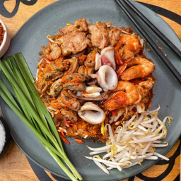 Stir-fried mixed seafood (chicken + shrimp + squid + shellfish)