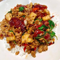 ข้าวกระเพราหมู 3 เกลอ