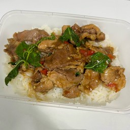 ข้าวกะเพราหมูชิ้น